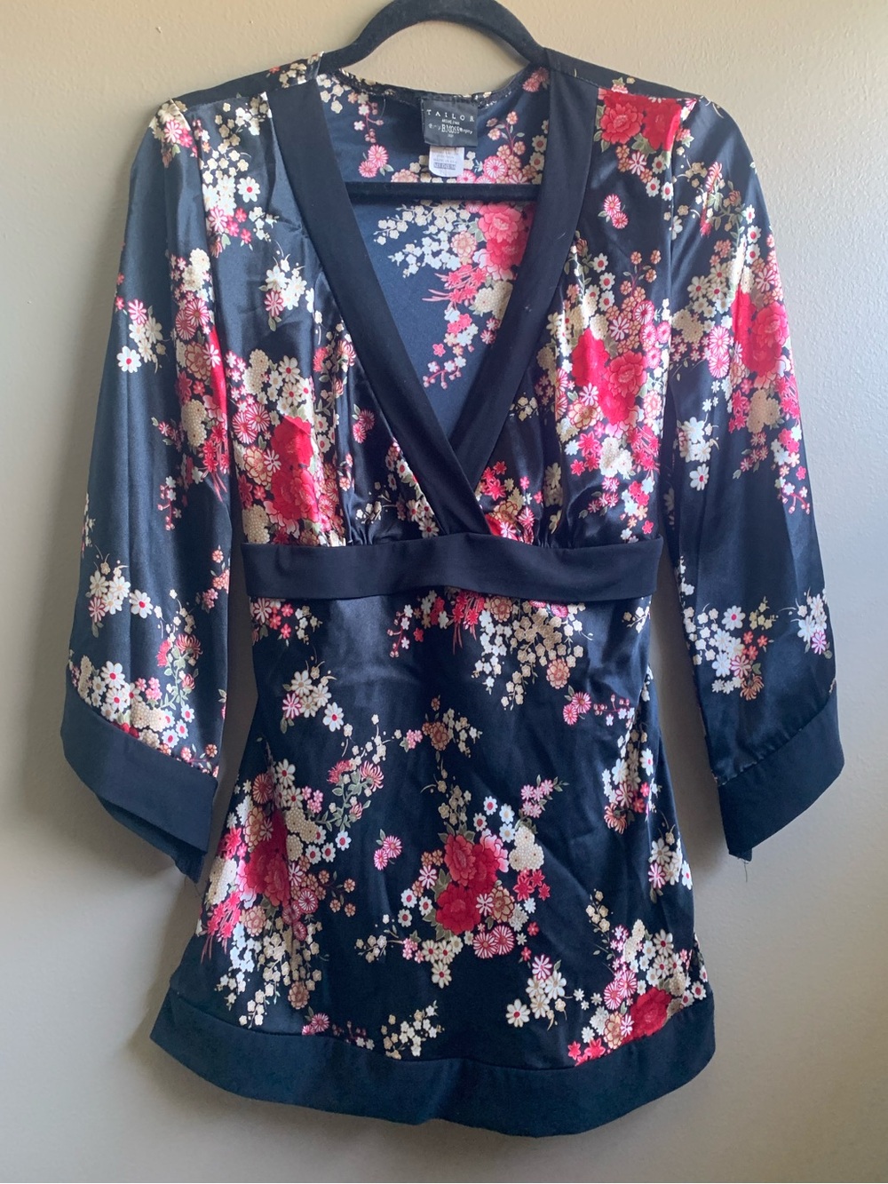 Vintage 90s Tailor B. Moss Black Floral Satin Wrap Top - Size Medium